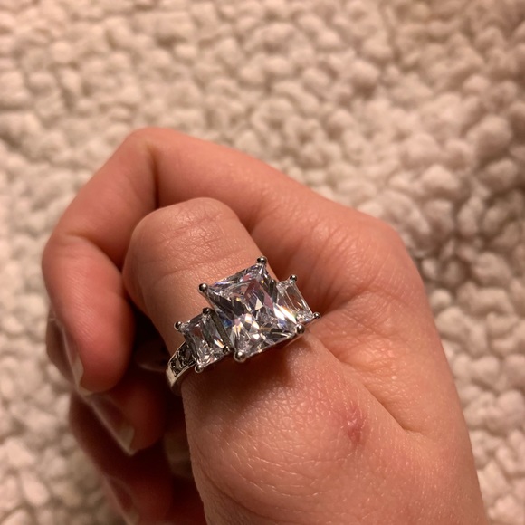 Diamond Ring 💍 💎 - Picture 3 of 8